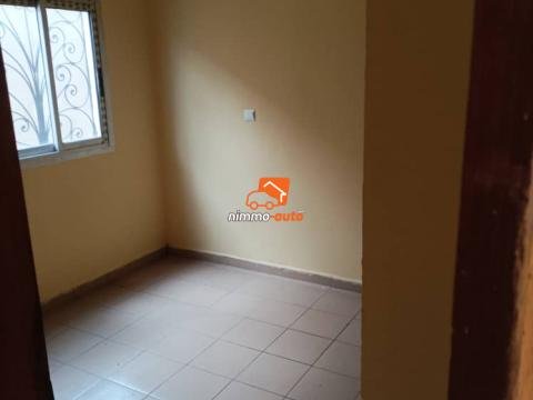 Grande chambre moderne à louer à Simbock Bibombidou