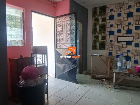 Incroyable chambre moderne à Nsimeyong chapelle