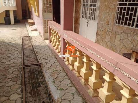 Très belle et spacieuse villa à louer à Efoulan