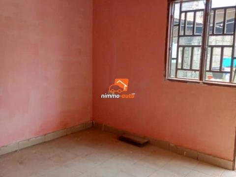 Studio moderne à louer dans un camp à Ngousso