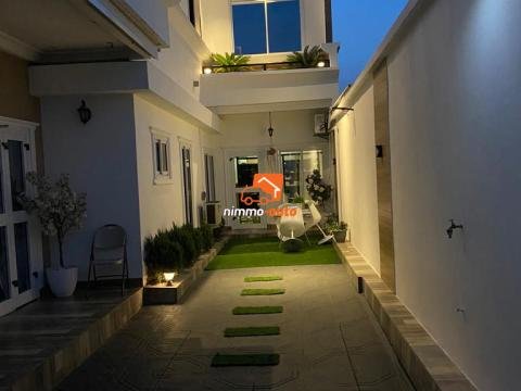 Immeuble R+2 flambant neuf à vendre à Bonabéri