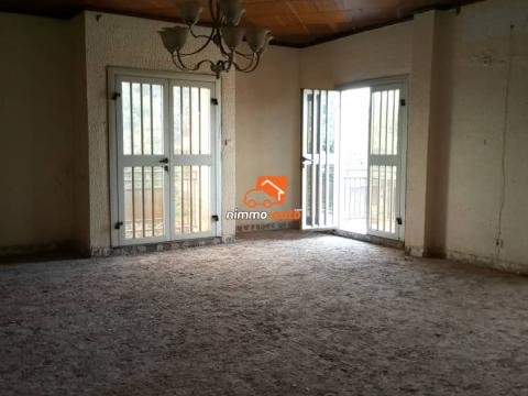 Très grand appartement haut standing en rénovation à louer à Etoa-Meki