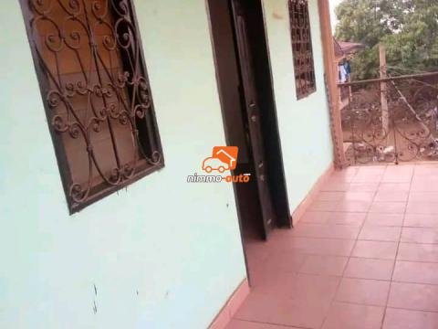 Un simple appartement à louer à Nkoabang