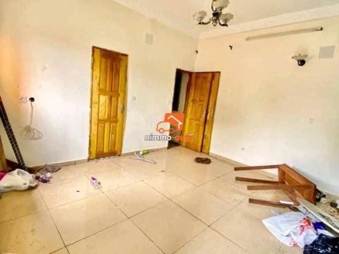 Plusieurs chambres modernes 3pièces haut standing à louer à Efoulan