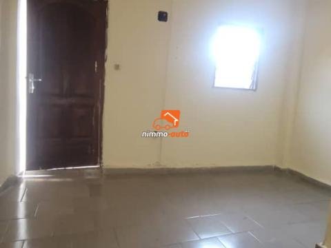 Chambres modernes à louer à Efoulan