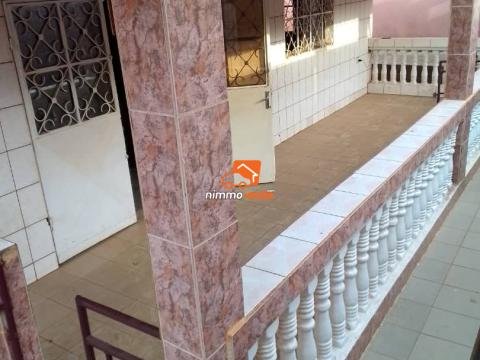 Très grande villa avec dépendance à louer à Essomba