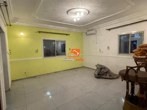 Immeuble de 12 appartements nouvellement construit à Odza