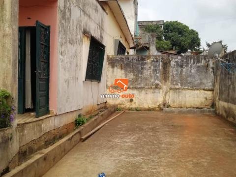 Concession titrée composée de 2 villas à vendre à Manguier