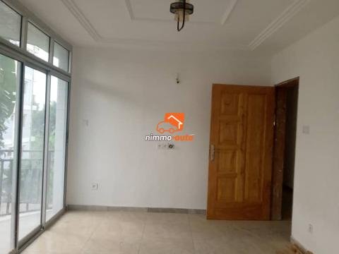 Appartement spacieux et bien situé à louer à Makepe