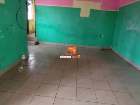 Un grand studio situé à Biyemassi Lac à louer