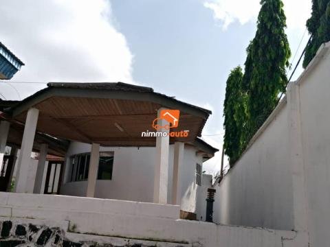 Somptueux duplex à vendre au Golf Bastos