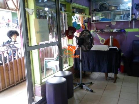 Fonds de commerce d'un salon de coiffure à vendre à Ngousso