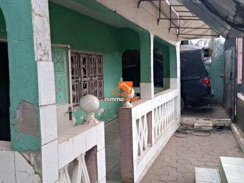 Espace commercial utilisable en bureau ou restaurant à louer à l'Omnisports