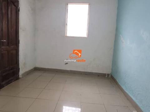 2Chambres modernes de 25mil et 30mil à louer à Efoulan