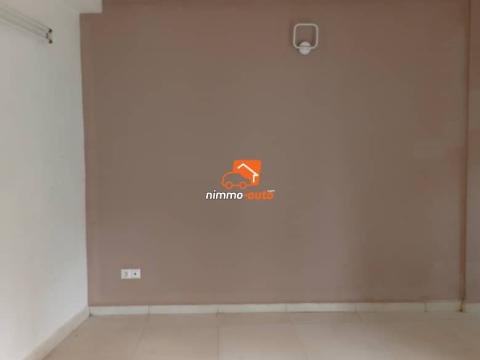 Studio moderne climatisé et avec groupe électrogène à Bastos