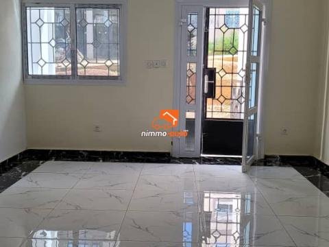 Studio moderne hyper chic nouvellement construit à Nsimeyong