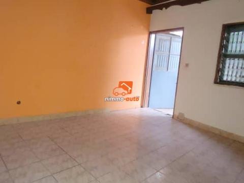 Studio moderne à louer au rond point express Biyemassi