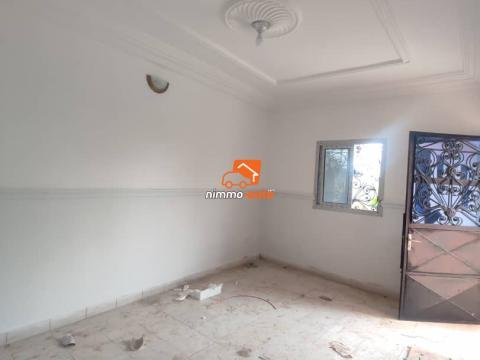 Studio moderne nouvellement construit à louer à Ekoumdoum