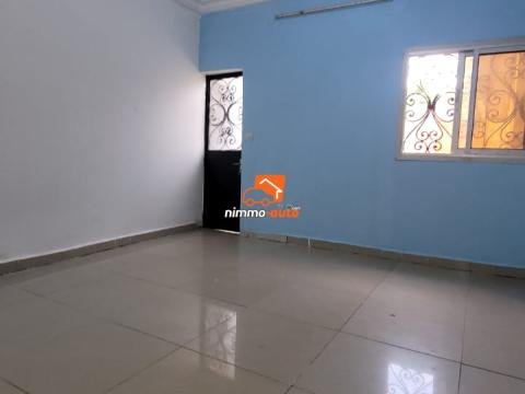 Incroyable chambre moderne avec cuisine douche à louer à Efoulan