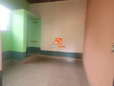 Très grande chambre moderne à louer à Nsimeyong