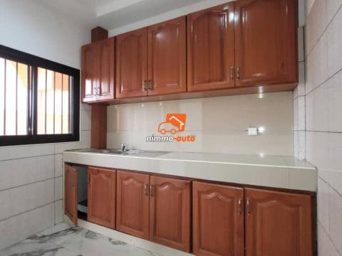 Incroyable appartement moderne staffé partout à louer à Nsimeyong