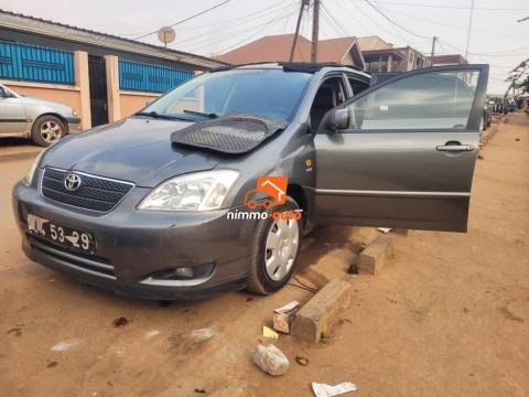 Joli Toyota Corolla 115 Année 2004 Bien Propre à vendre à Yaoundé