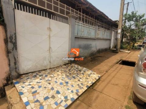 Maison à vendre sur 180m² à Biyem-Assi