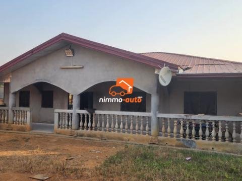 Grande Villa Achevée à 95% à vendre sur 500m² à Odza