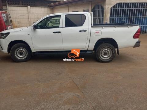 Pick up 2016 Toyota Hilux à louer pour tous vos déplacements