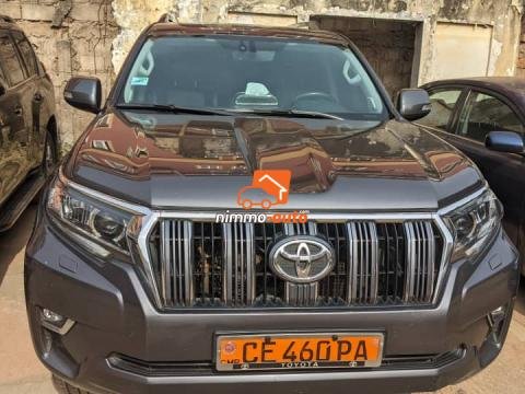 Magnifique Toyota Prado de couleur noire à louer