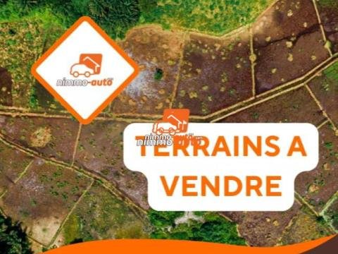 beau terrain mis à votre disposition pour vos commerces