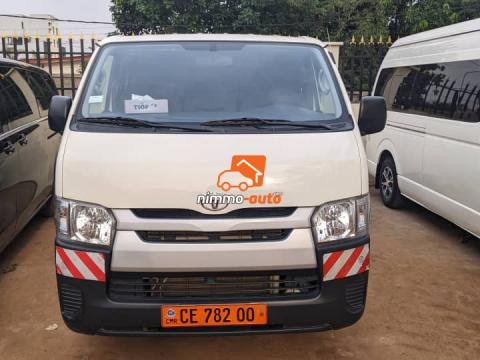 Hiace blanche sortie cami à louer à Yaoundé et en dehors selon vos besoins