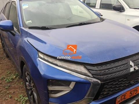 Magnifique voiture de marque sortie Cami disponible pour vos locationss