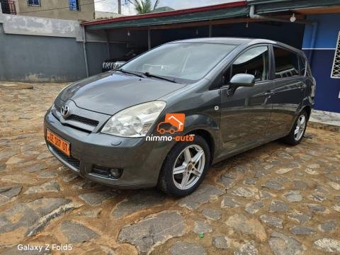 Toyota Corolla verso 7 places à seulement 45000 la journée avec chauffeur