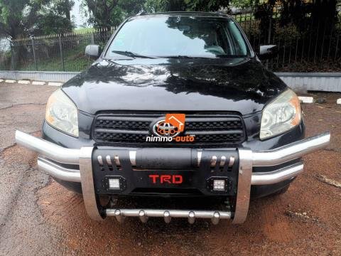 Véhicule robuste pour location avec chauffeur dans la ville de Yaoundé et en dehors