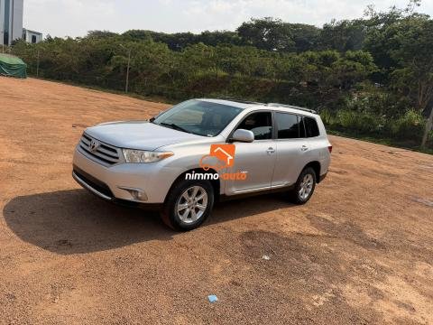 Highlander en parfait état à louer pour tous vos séjours à un prix imbattable