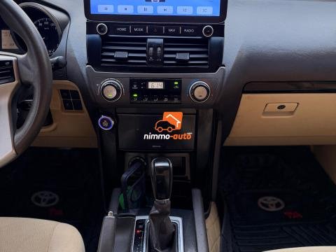 magnifique voiture de luxe pour vos déplacements dans la ville et hors ville au prix imbattable 100.000 dans la ville et hors ville negociable