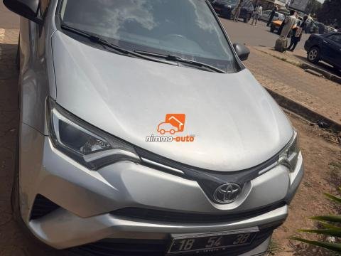 magnifique voiture de luxe pour vos déplacements dans la ville et hors ville au prix imbattable