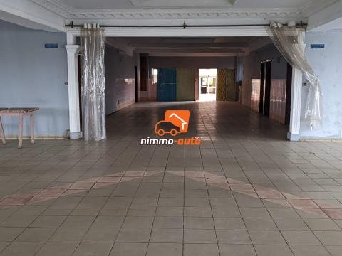 MAGNIFIQUE ET GRANDE SALLE DE FETE A NSAM