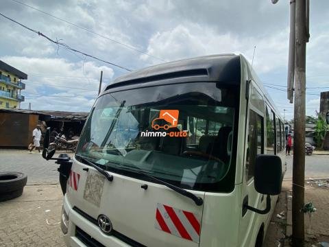 COASTER TOYOTA A LOUER DANS LA VILLE DE DOUALA
