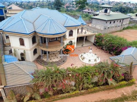 TRES GRAND ET BEAU ET MAGNIFIQUE DUPLEX  A VENDRE A ODZA TOUTOULI