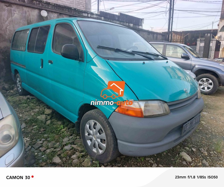 9,600,000FCFA-BUS-TOYOTA HIACE-EN 19PLACES VERSION 2000-OCCASION BELGIQUE-BON ETAT
