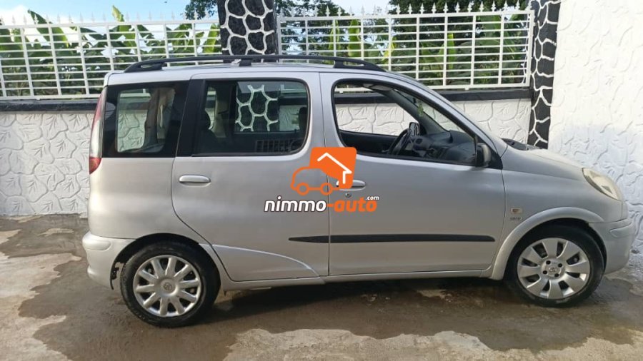TOYOTA YARIS VERSO