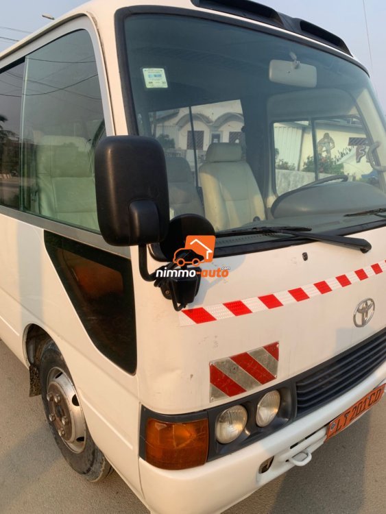 Coaster de 30 places à louer dans la ville de Douala