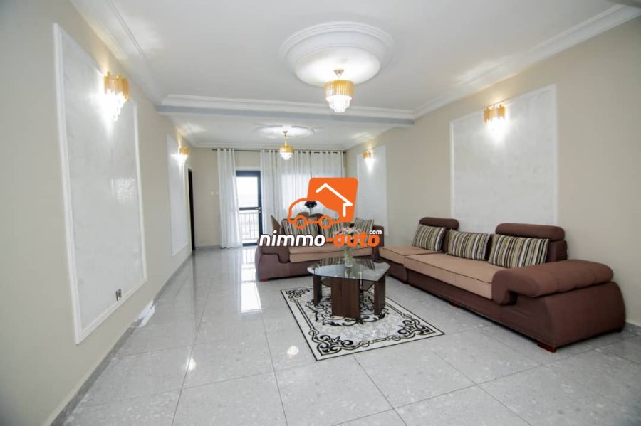 Vaste appartement meublé à louer à Japoma