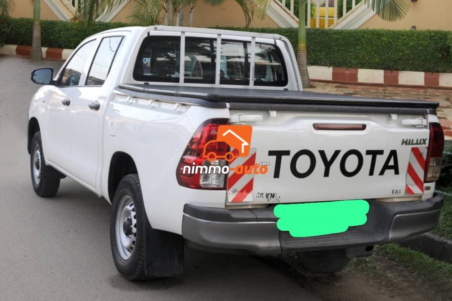 Toyota HILUX à louer avec chauffeur à Douala