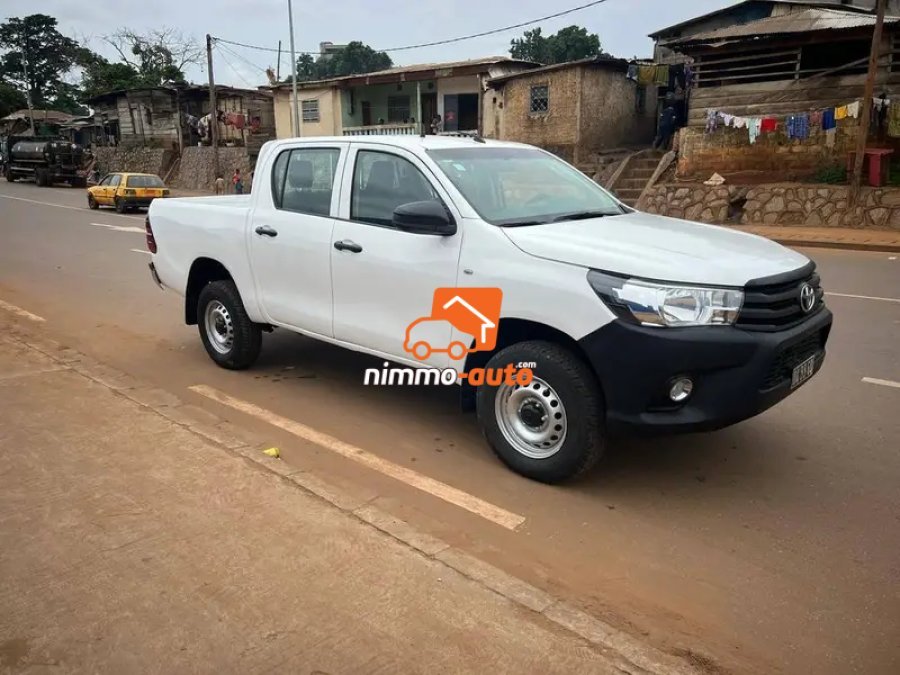 Toyota HILUX à louer avec chauffeur à Douala