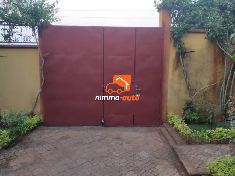 Appartement meublé 2chbres à louer à Nkomo