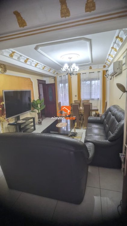 Vaste studio meublé à louer à AKWA