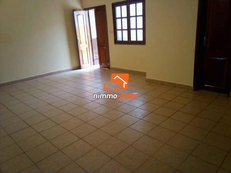 Appartement à louer a Mendong.